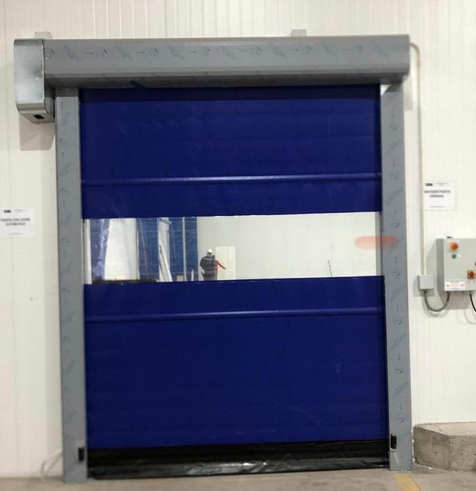 Puerta de rollo rápido de PVC en sala frigorífica